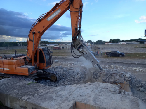 DEMOLICIÓN-DE-VIGA-Y-SUPERFICIE-DE-HORMIGÓN-BOTE-DE-ESCOMBROS-Y-LIMPIEZA