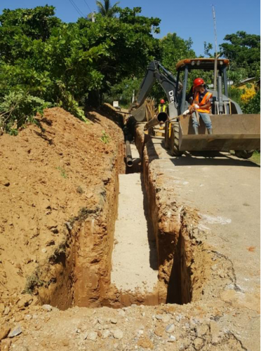 INSTALACIÓN-DE-LÍNEA-DE-ACERO-DE-10-22-PARA-EL-ACUEDUCTO-MÚLTIPLE-DE-JUANA-VICENTA-LOS-ALGARROBOS-PROVINCIA-SAMANÁ-trabajando2